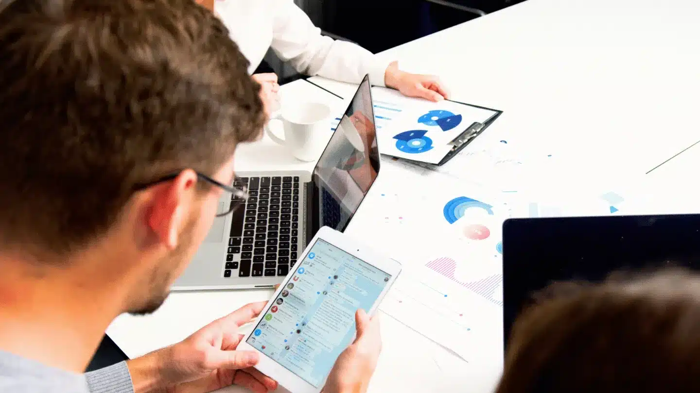 How to Use Social Engagement on LinkedIn to Win Clients